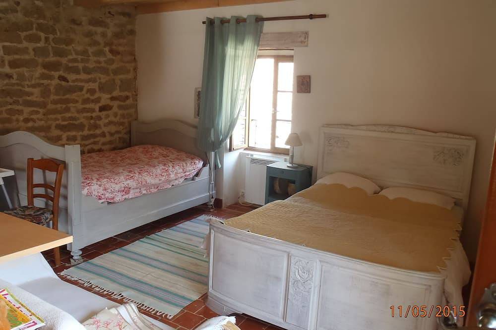 Gîte de 130 m2 situé à 20' de Beaune au 1er étage d'une maison ancienne in Écutigny, Région de Beaune