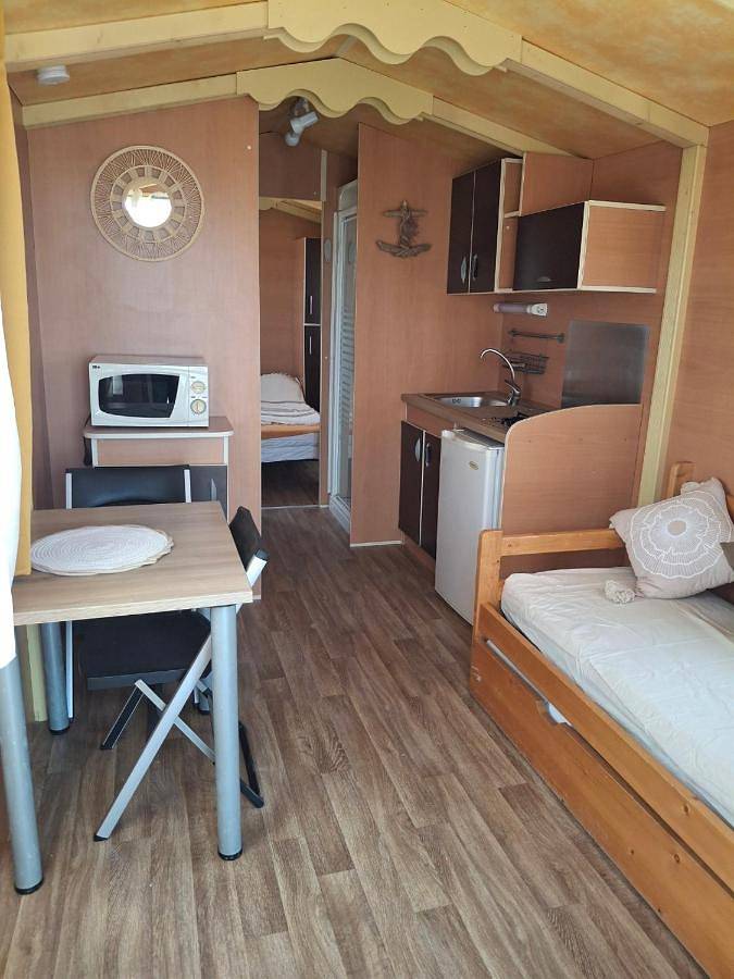Tente pour 4 personnes, avec vue et jardin, animaux acceptés dans les Bouches-du-Rhône - 2