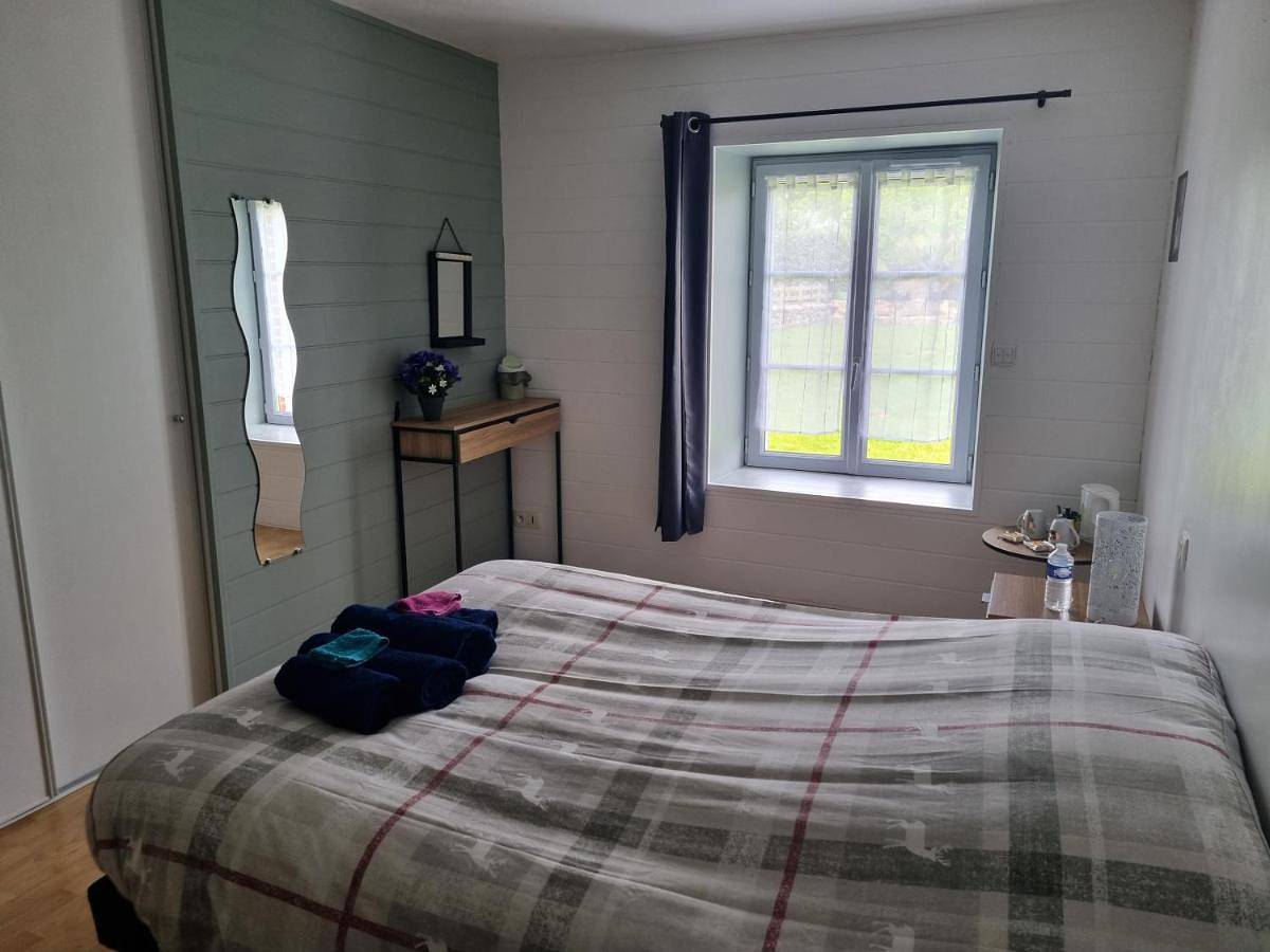 Double Room with Shared Bathroom in Belleville-sur-Vie, Vallée de la Loire
