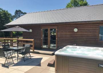 Chalet for 4 People in Mid-Wales, Powys, Photo 3