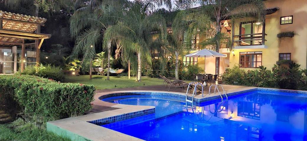 Casas e apartamentos de temporada para 2 pessoas, com jardim e piscina em Imbassai