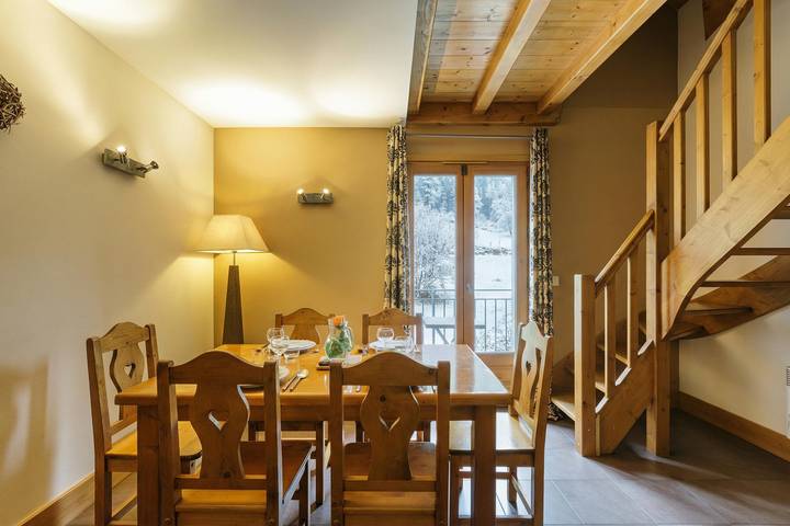 Entire apartment, V Buet 54: Beside Ski Lift; Pool, Sauna & Gym in Vallorcine, Bonneville region
