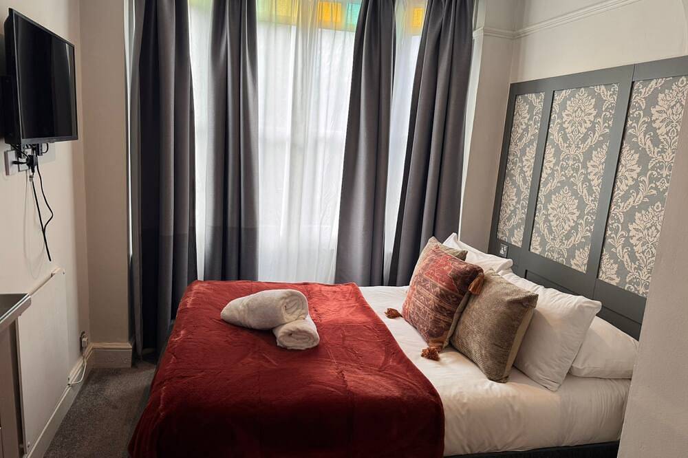 Double room / shared bathroom in Market Ward, Cambridge