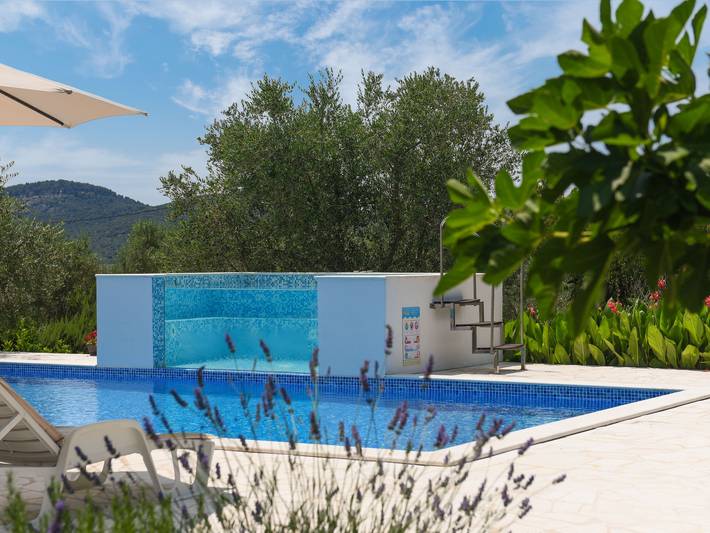 Ferienhaus für 8 Personen, mit Terrasse und Garten in Sukosan - 4