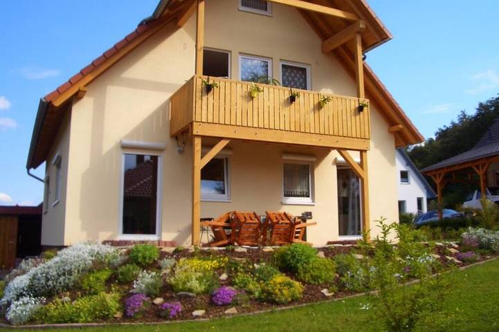 Ferienwohnung für 3 Personen, mit Balkon und Garten sowie Pool in Friedrichroda