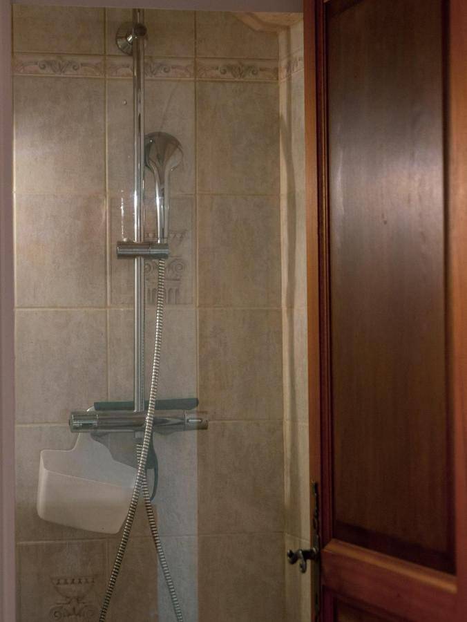 Chambre d’hôte pour 2 personnes, avec piscine ainsi que vue et jardin, adapté aux familles à Saint-Antonin-Noble-Val - 2