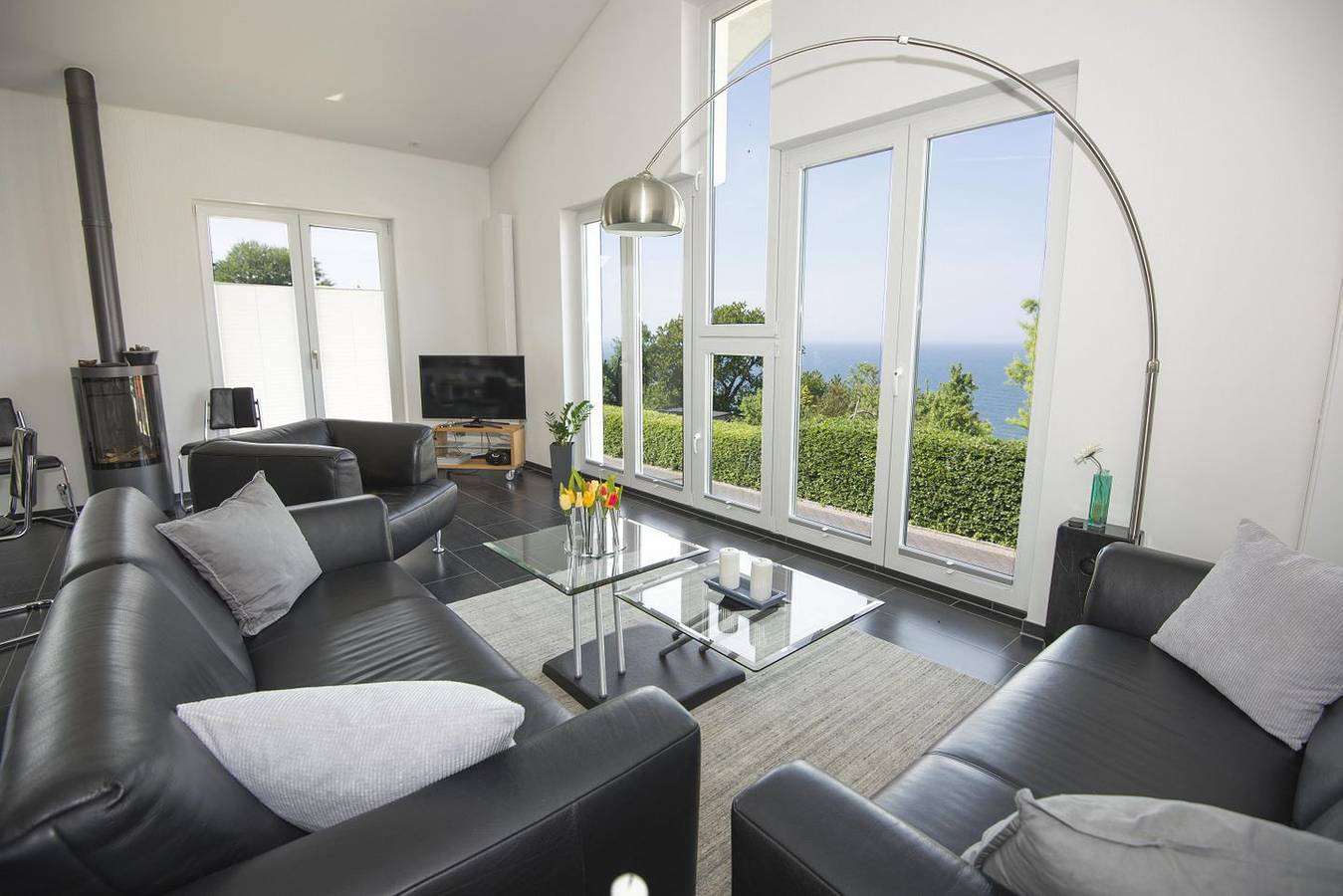 Ganze Wohnung, Schöner Meerblick von der Dachterrasse - Haus Ostseeblick 1 Fewo Mee(h)rblick in Lohme, Nationalpark Jasmund