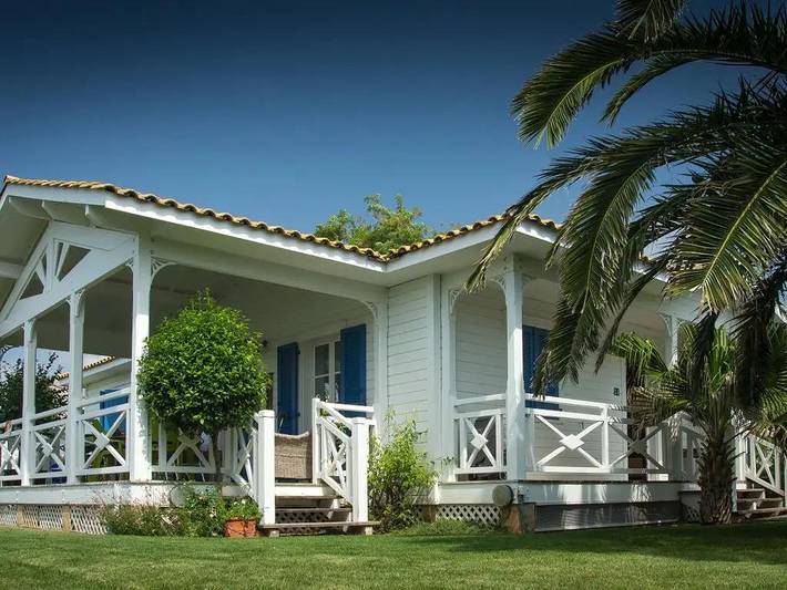 Village de vacances pour 8 personnes, avec jardin et piscine à Pomérols