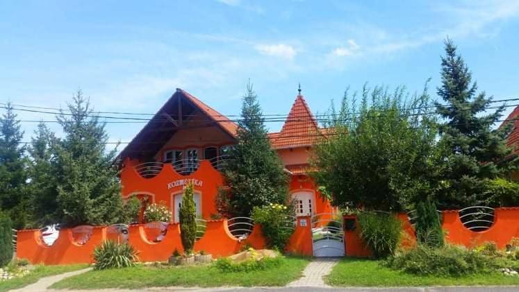 Ferienwohnung für 17 Personen, mit Garten und Ausblick sowie Seeblick in Badacsonytomaj