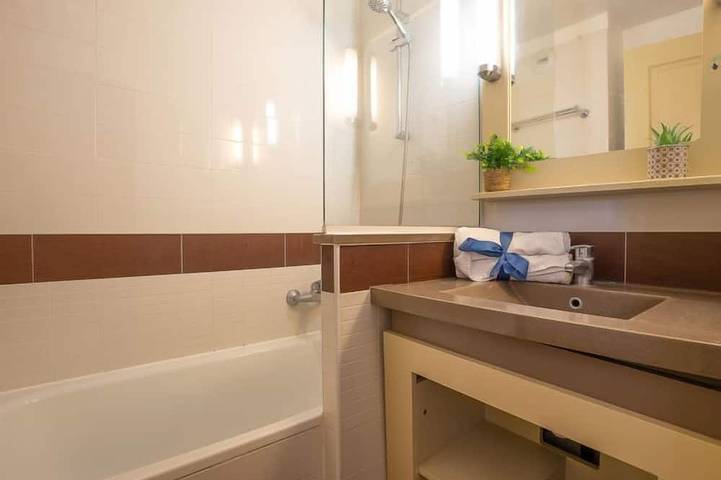 Gîte pour 4 personnes, avec piscine et jardin dans Golf De Cap Esterel - 3