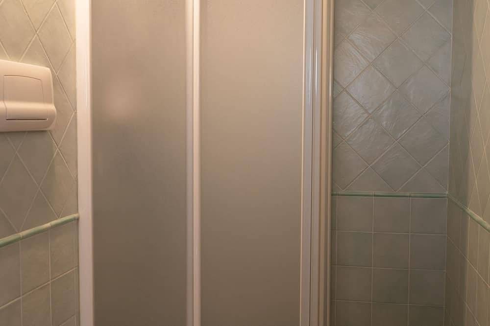 Ganze Wohnung, West Apartment (2+2 pax) Fiocchina magic place - Salò - Garda Lake in Salò, Gardasee-Berge