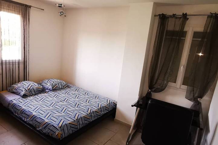 Location de vacances pour 8 personnes, avec piscine ainsi que jardin et jacuzzi à Peymeinade - 4