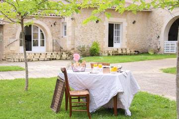 Gîte pour 4 personnes, avec piscine ainsi que vue et jardin à Barsac