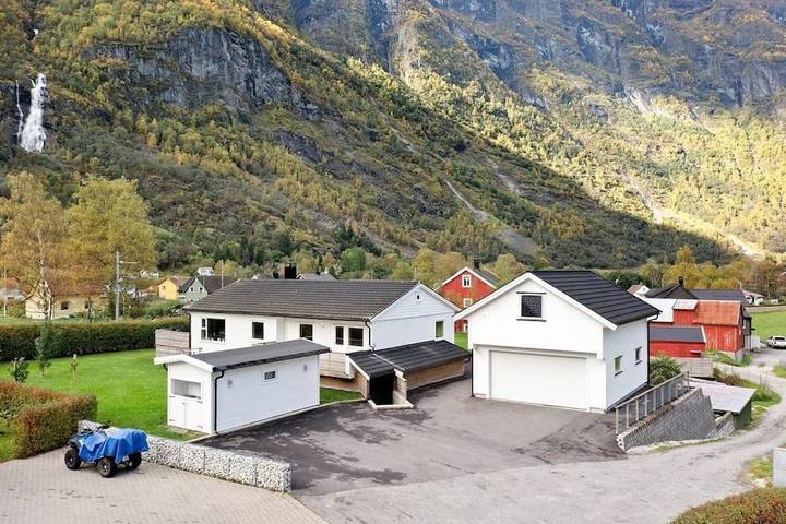 Location de vacances pour 11 personnes, avec balcon ainsi que vue et jardin dans Flåm - 4