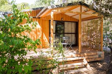 Camping für 5 Personen, mit Terrasse und Pool in Dardilly