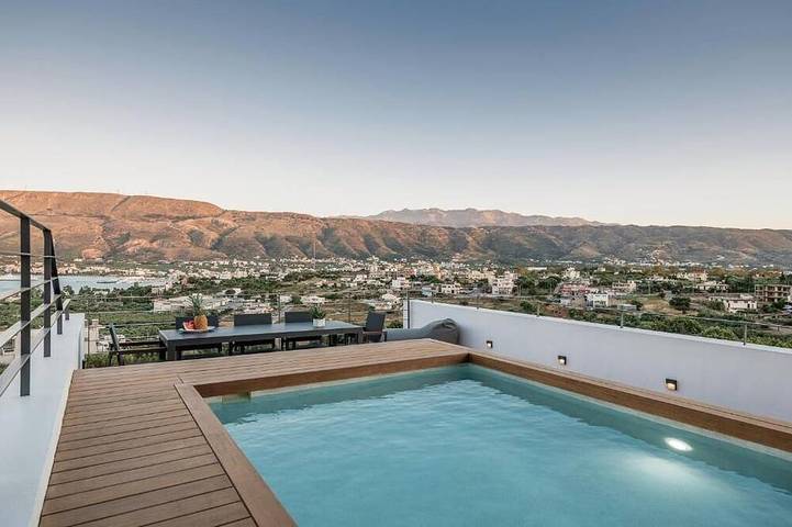 Villa for 10 people, with balcony and pool - 1