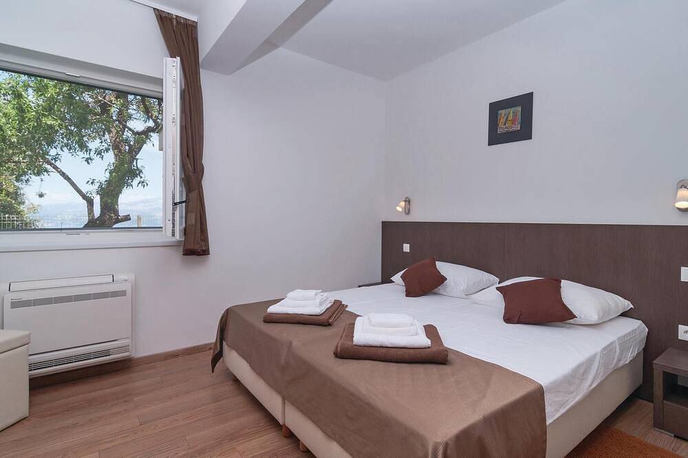Awesome home in Postira in Škrip, Brac