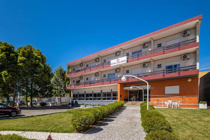 Hotel para 4 pessoas, com piscina e vista e ainda jardim em Monte Real