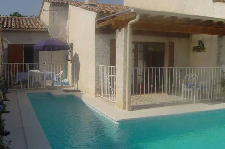 Location de vacances pour 6 personnes, avec terrasse et jardin à La Roquette-sur-Siagne