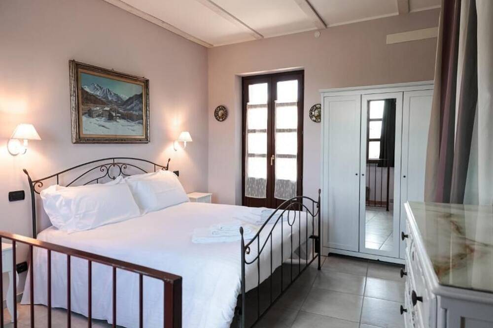 La Cantinella Country House La Morra: Barbera Room in La Morra, Langhe