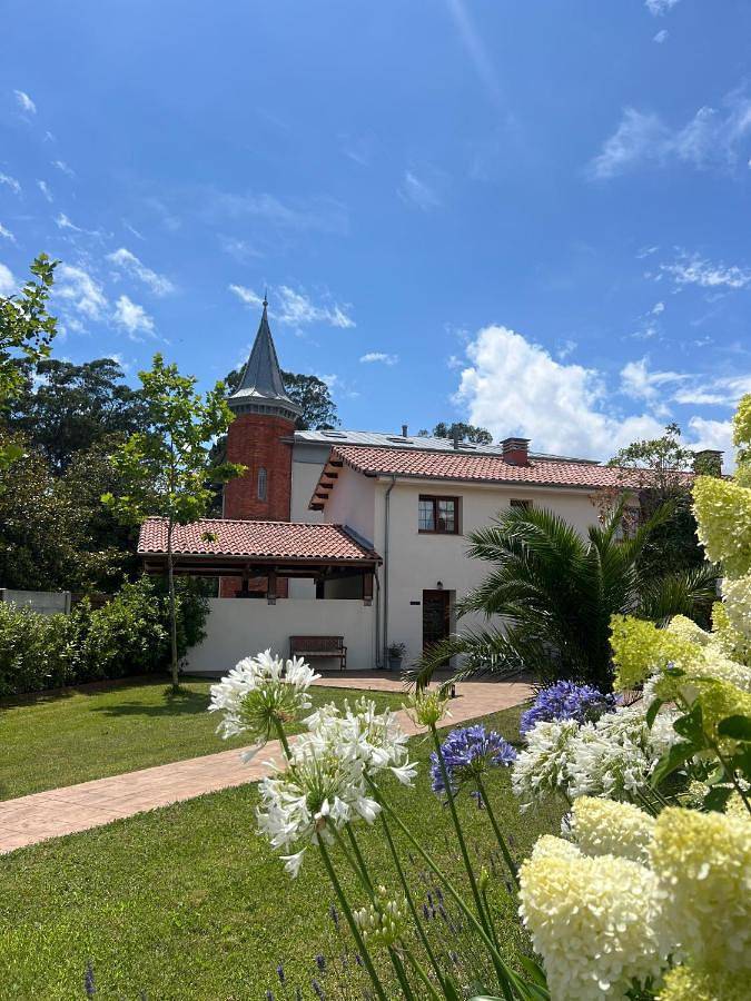 Apartamento para 4 personas, con Balcón y Terraza además de Jardín y Vistas en Muros de Nalón