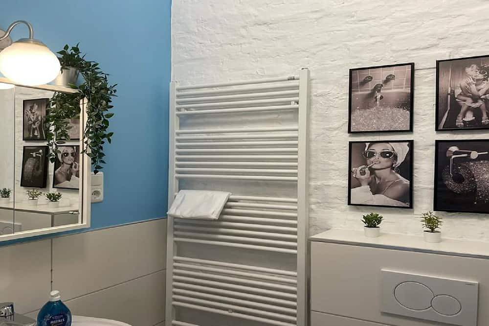 Entire apartment, Quiet 1 Zkb apartments in a prime location. Direct proximity to Com & old town in Cologne, Rhineland