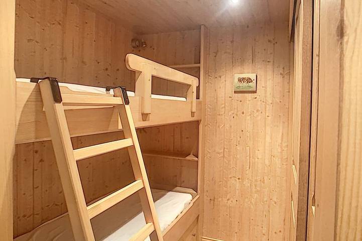 Appartement entier, Studio cosy avec cabine, pied des pistes à Combloux, balcon, casier à skis, équipements modernes in Combloux, Pays du Mont-Blanc