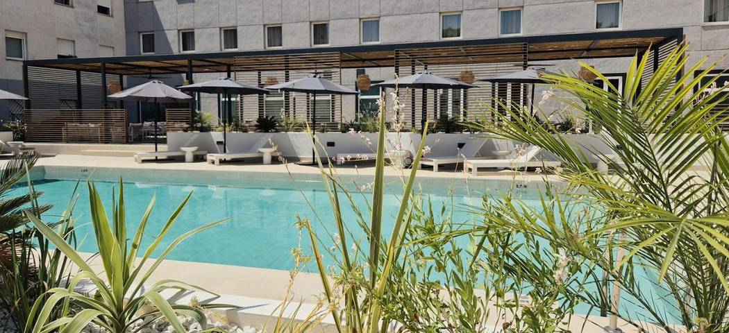 Apartamento para 10 personas, con terraza y piscina en Bormujos