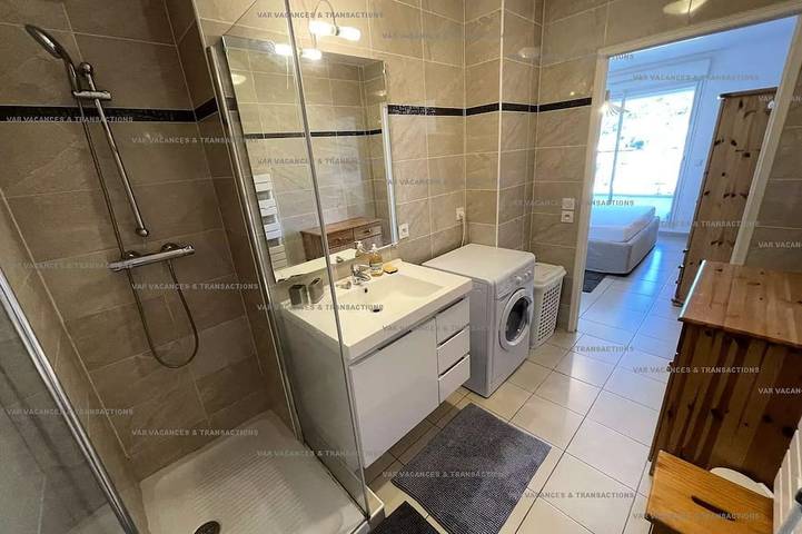 Gîte pour 6 personnes, avec Balcon dans Office De Tourisme De Saint Mandrier - 3