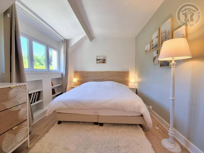 Gîte pour 6 personnes, avec terrasse dans Senlisse - 3