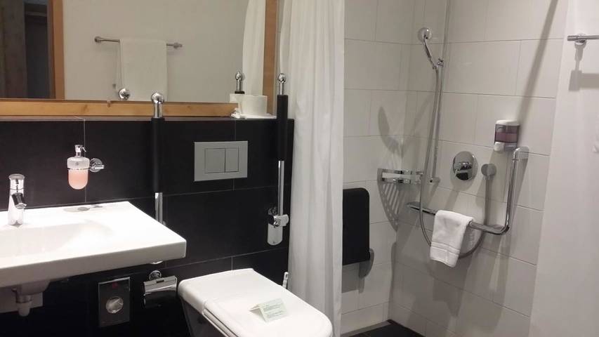 Hotel für 5 Personen, mit Balkon und Whirlpool sowie Terrasse und Sauna in Täsch