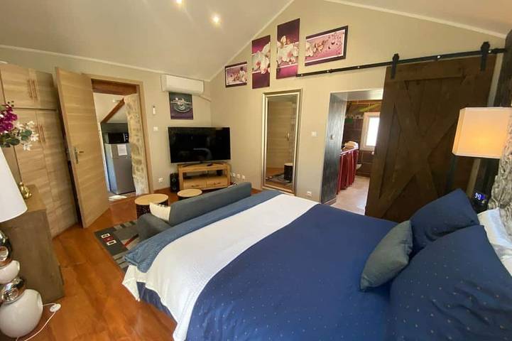 Gîte pour 2 personnes, avec sauna et jacuzzi ainsi que jardin et piscine à Septfonds - 3