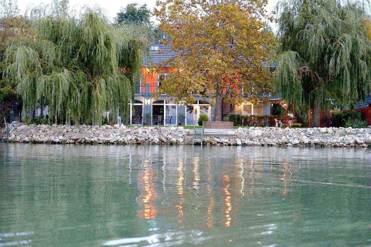 Gránit Villa - freshly renovated in Balatonszárszó, Zuidelijke oever van het Balatonmeer