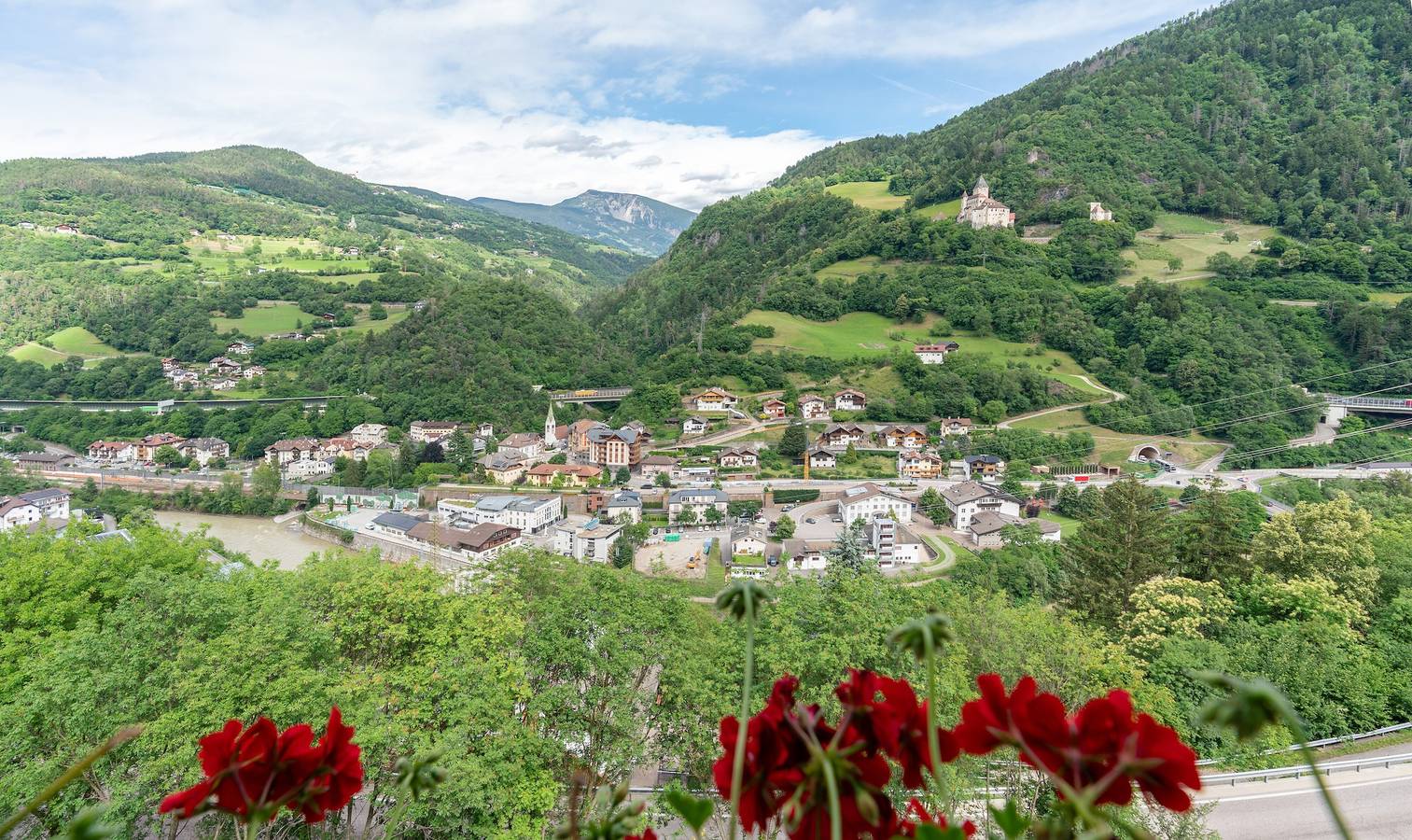 Ganze Wohnung, Apartment „Trostburg“ mit Bergblick und Wlan in Barbian, Sarntaler Alpen