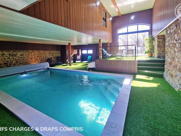 Gîte pour 12 personnes, avec Terrasse ainsi que Jardin et Vue