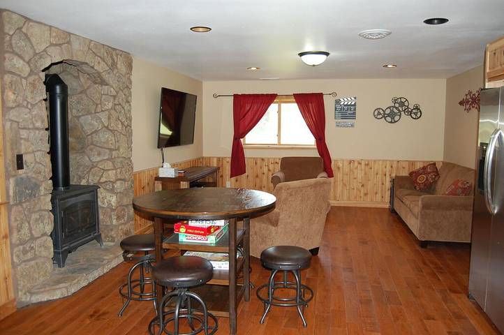 Vacation rental for 18 people, with hot tub and yard as well as terrace in Mount Rushmore