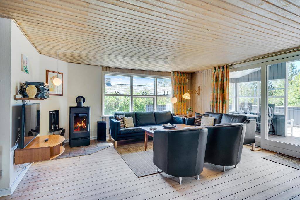 Gepflegtes Ferienhaus mit Whirlpool und Sauna in Henne, Filsø See