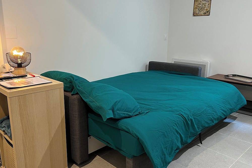 Apartamento entero, Comfortable apartment, T2, 40m², renovated ground floor, city center in Pierrelatte, Región de Nyons
