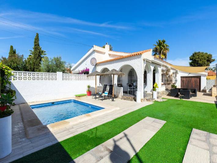 Hütte für 6 Personen, mit Pool und Garten sowie Terrasse in Torrevieja