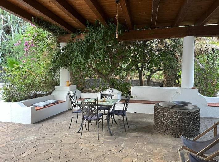 Location de vacances pour 2 personnes, avec vue ainsi que terrasse et jardin dans Stromboli - 4