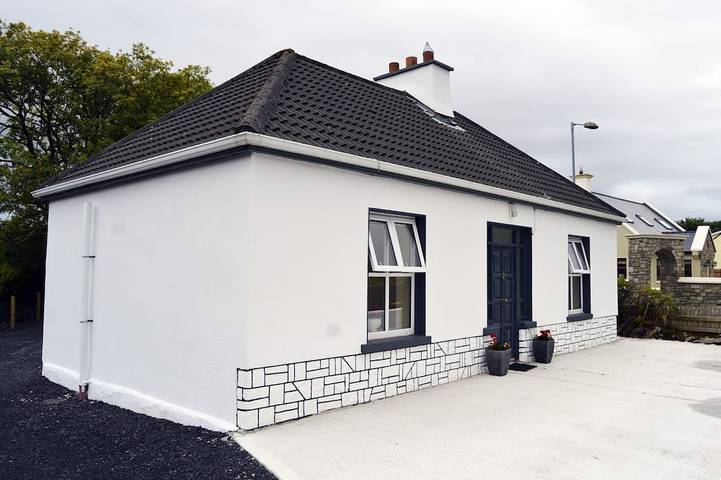 Cottage for 7 people, with garden, with pets in County Mayo