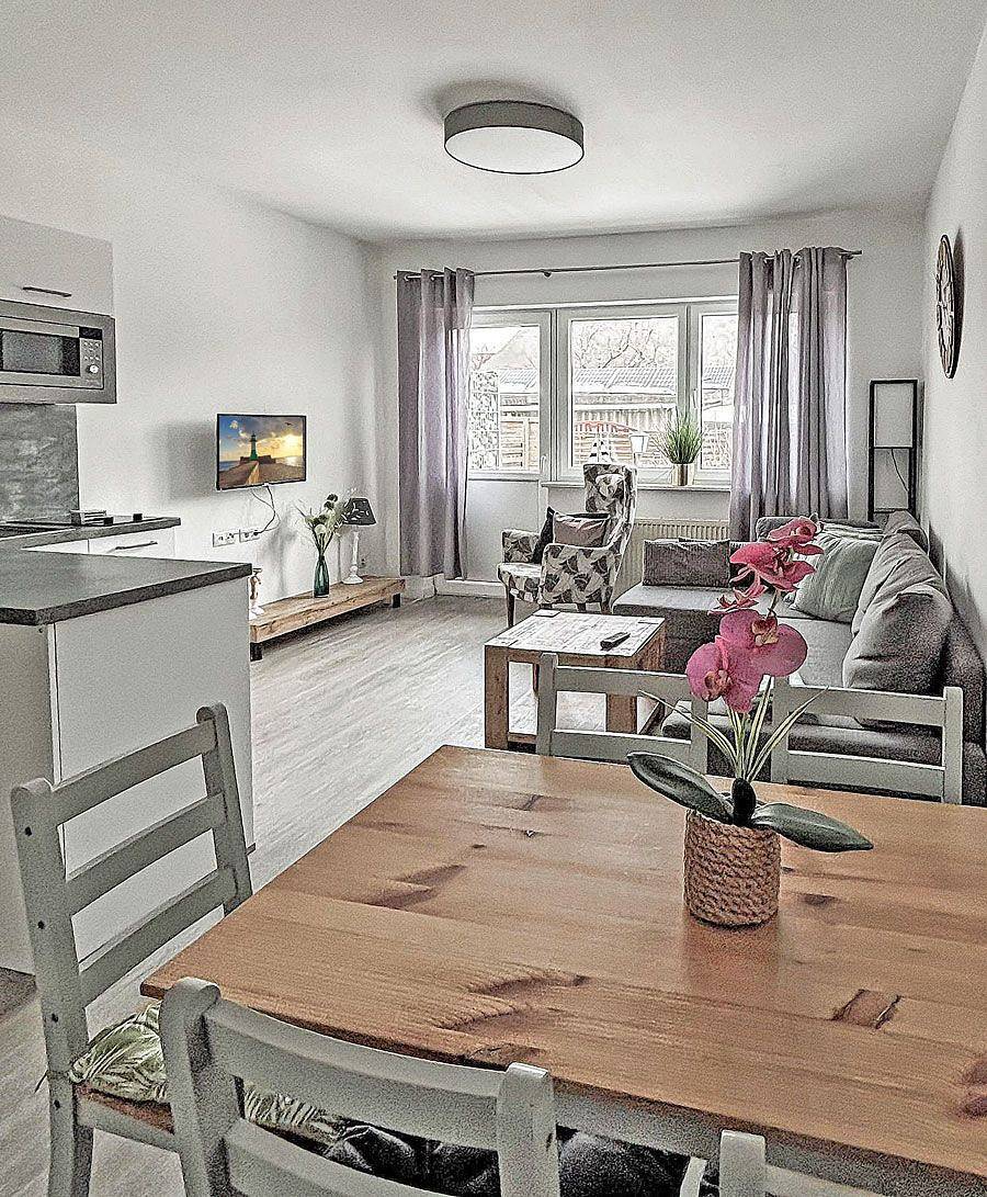 Ganze Wohnung, Fewo mit Wasserblick, bis zu 5 Personen mit 2 Schlafzimmer, nur 60m zum Wasser in Dranske, Rügen