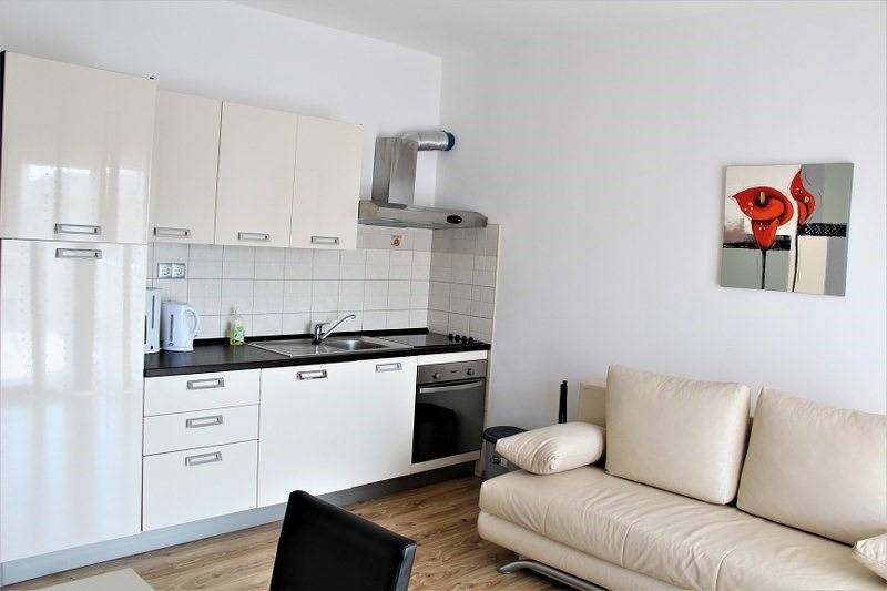 Ganze Wohnung, Apartment mit Terrasse und gemeinsam Grill in Primosten, Šibenik-Knin