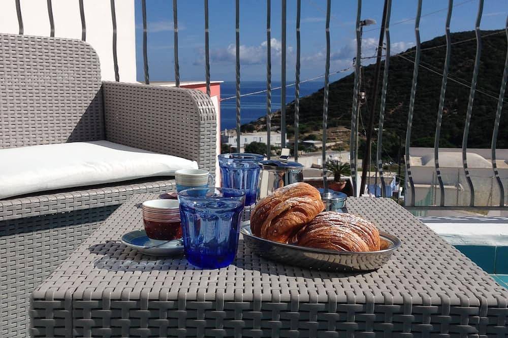 Appartement entier, Cozy Apartment with a Large Terrace Overlooking the Sea in Italie