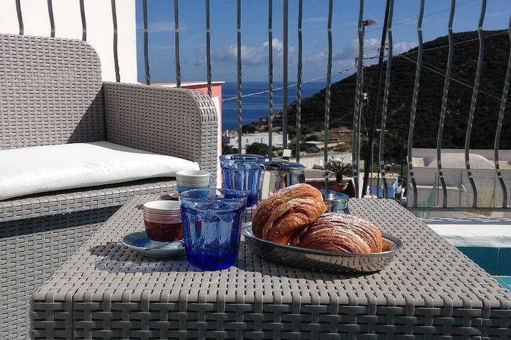 Appartement entier, Cozy Apartment with a Large Terrace Overlooking the Sea in Italie