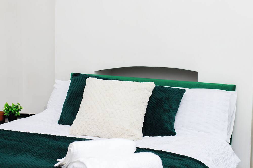 Welcome to Lohia Nights. A Home away from home,  retreat! in Middlesbrough, North East England