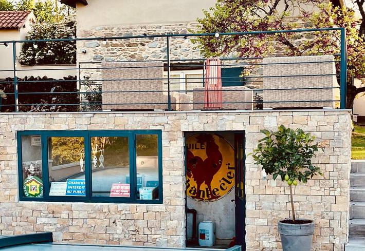 Location de vacances pour 2 personnes, avec vue ainsi que piscine et jardin dans Sourcieux-les-Mines - 3