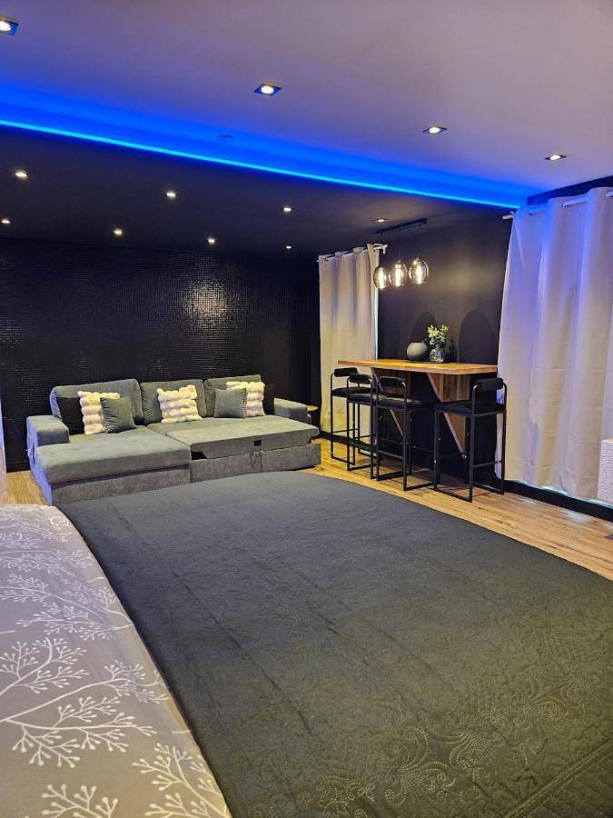 Gîte pour 2 personnes, avec jacuzzi et terrasse, animaux acceptés à Emmerin