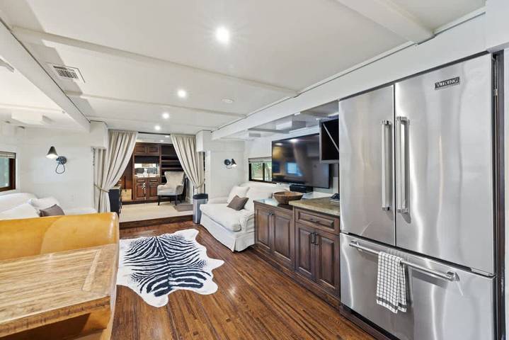 Villa for 4 people, with yard and balcony as well as lake view in Texas