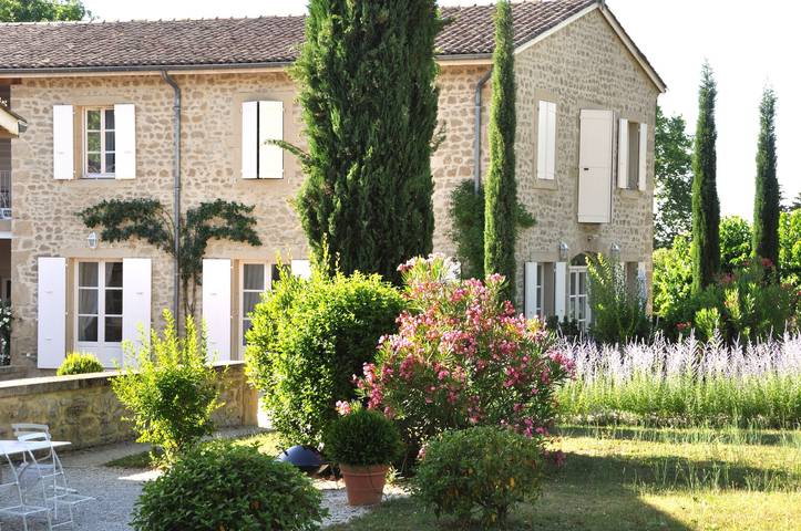 Gîte pour 8 personnes, avec piscine à Divajeu